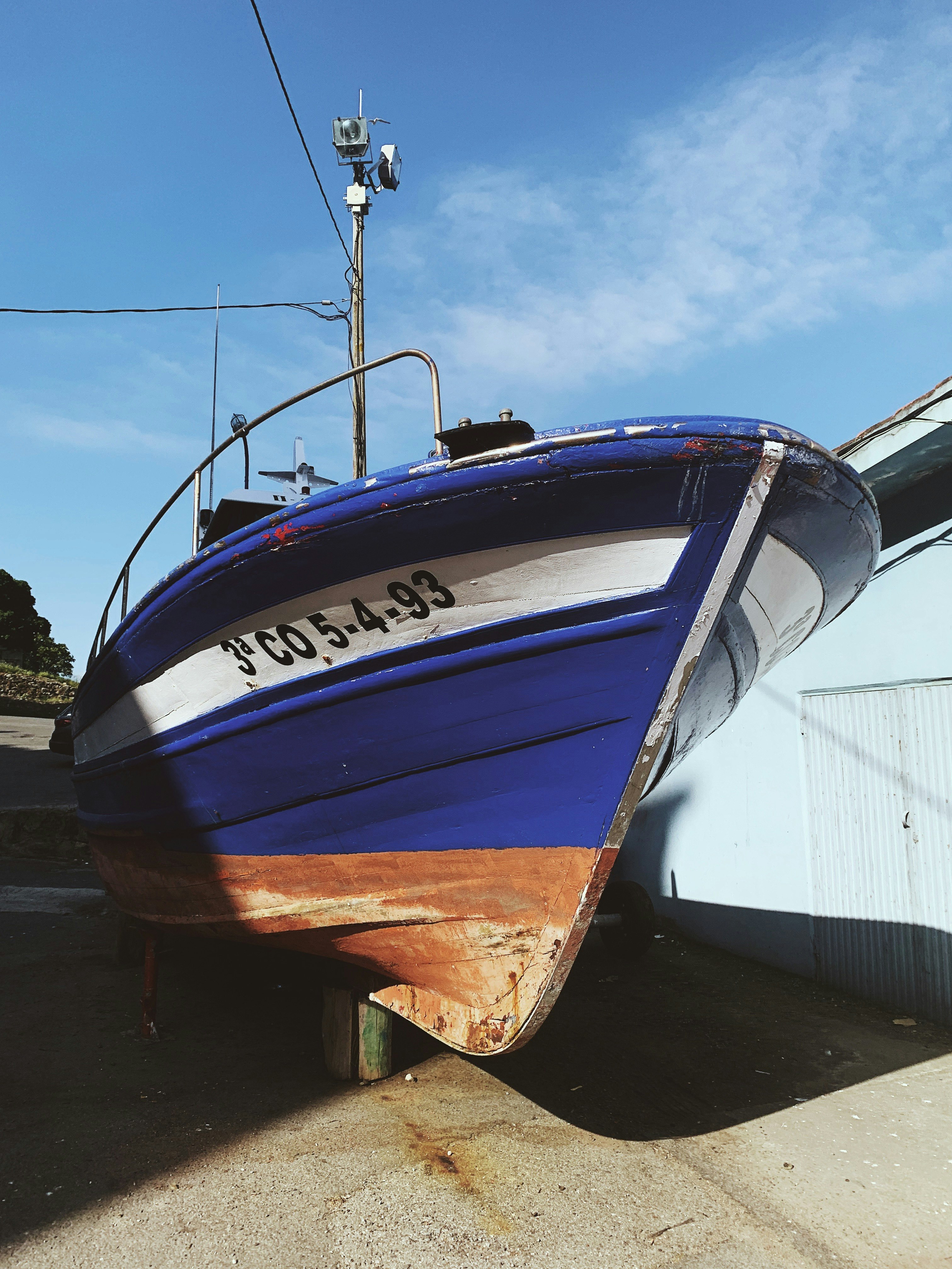 blue and red boat